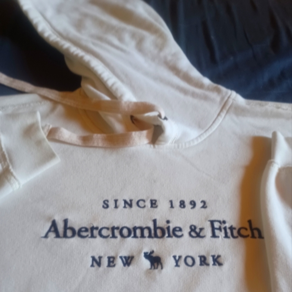 Abercrombie and FitchSweat shirt Ivory Color!!